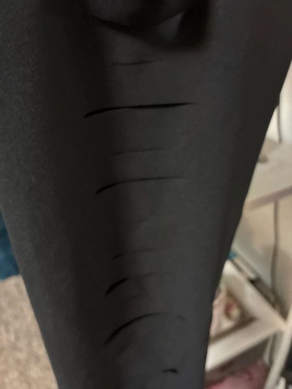 Women’s nwt m 90 degree by reflex black ripped style capri leggings nwt 4