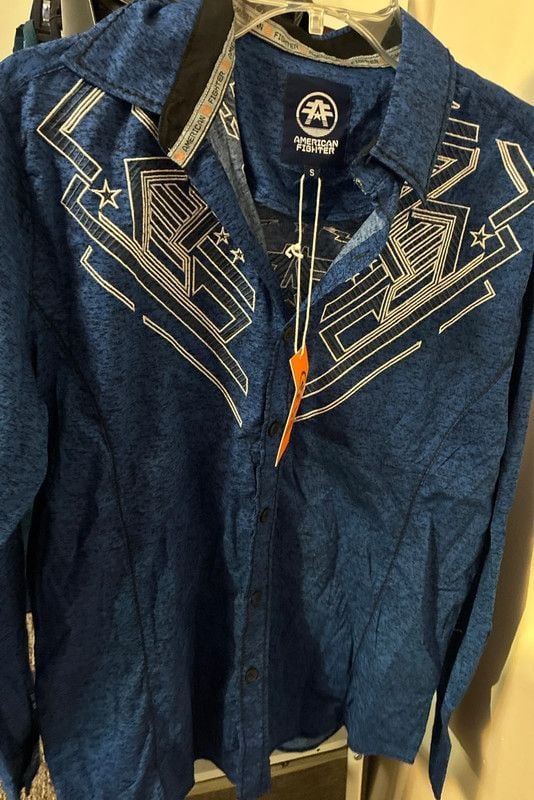 Men’s sz small nwt blue button down American Fighter dress shirt long sleeve 3