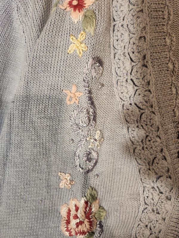 Vintage Pastel Periwinkle Floral Embroidered Cardigan Sweater (Size XL) 3