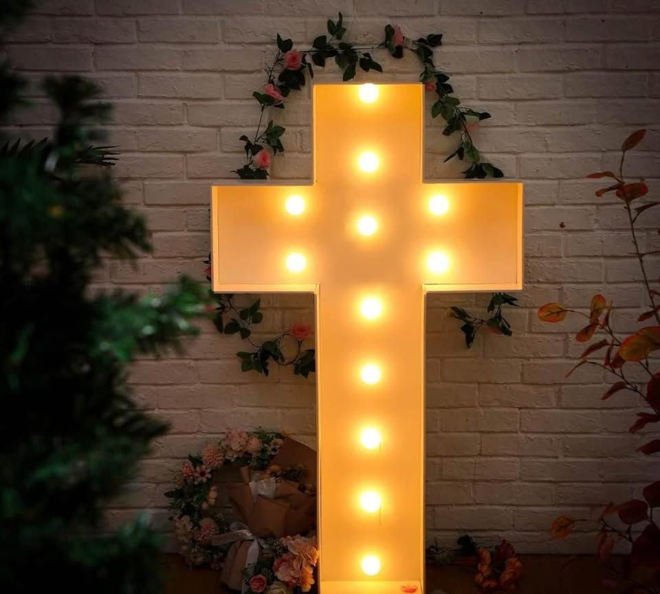 cross light up balloon frame 1
