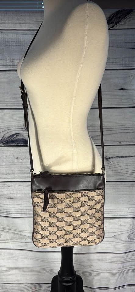 Michael Kors Signature Jet Set Signature Logo Small Flat Crossbody Bag Acorn Y2K style 2