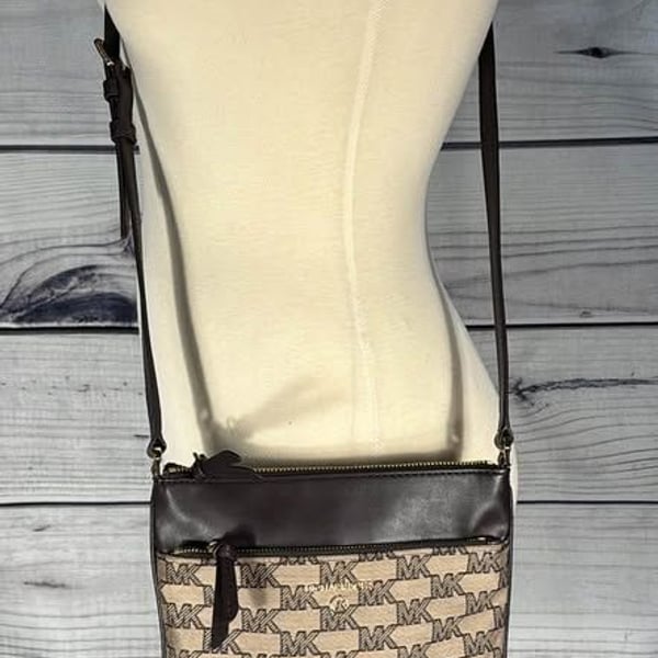 Michael Kors Signature Jet Set Signature Logo Small Flat Crossbody Bag Acorn Y2K style