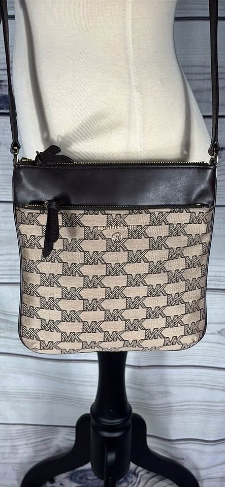 Michael Kors Signature Jet Set Signature Logo Small Flat Crossbody Bag Acorn Y2K style 3