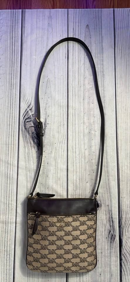 Michael Kors Signature Jet Set Signature Logo Small Flat Crossbody Bag Acorn Y2K style 5