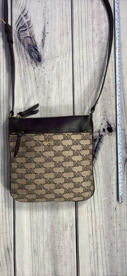 Michael Kors Signature Jet Set Signature Logo Small Flat Crossbody Bag Acorn Y2K style 7
