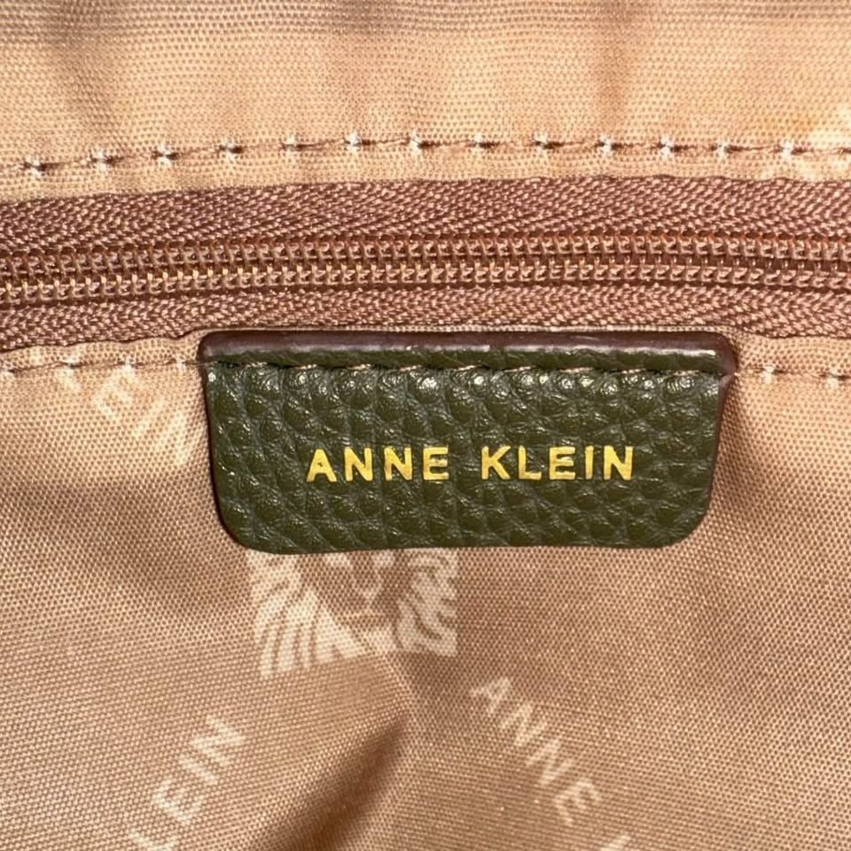 Chic Green Tote with Gold Accents 7