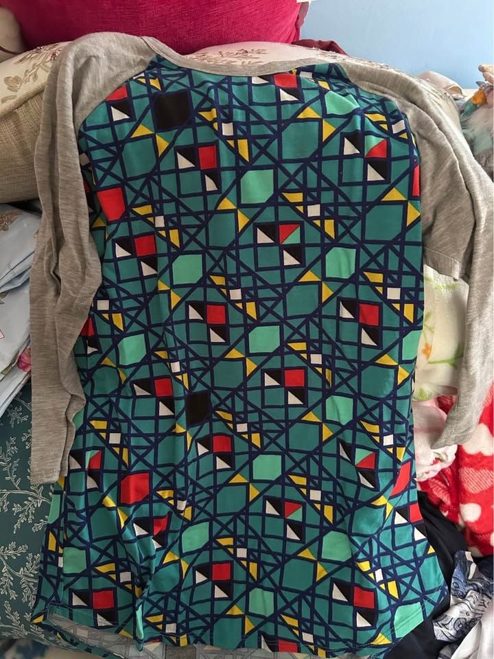 LuLaRoe Geometric Print Raglan Top Size L 2