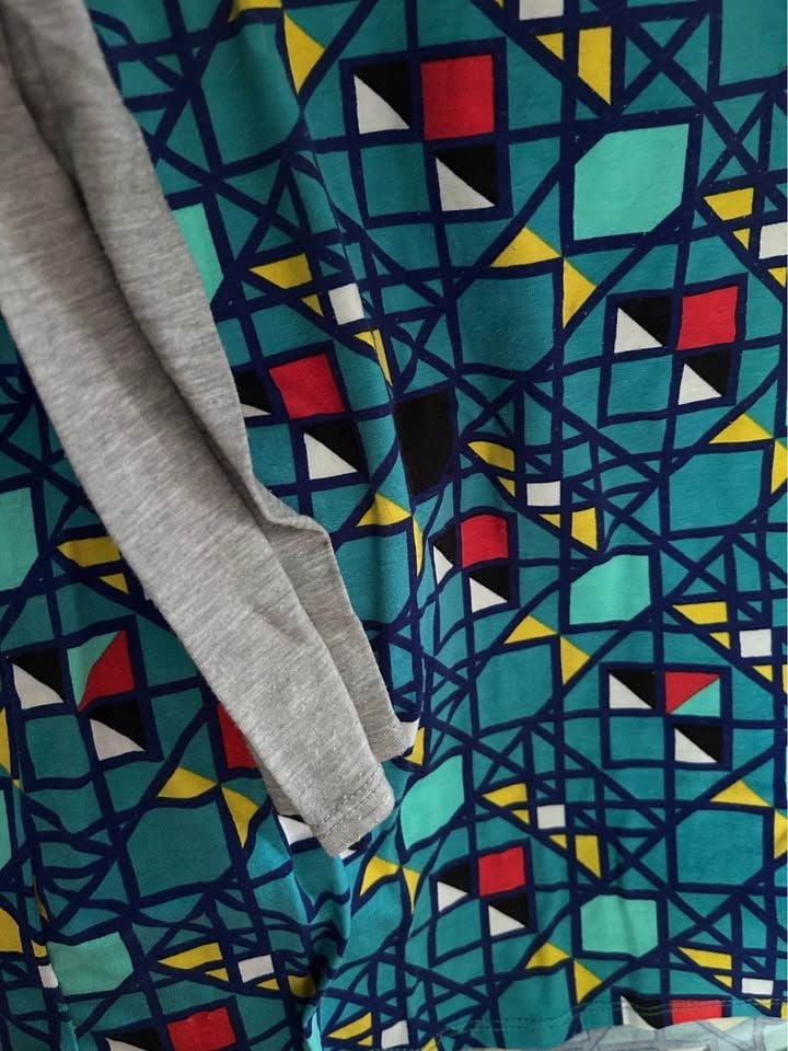 LuLaRoe Geometric Print Raglan Top Size L 3
