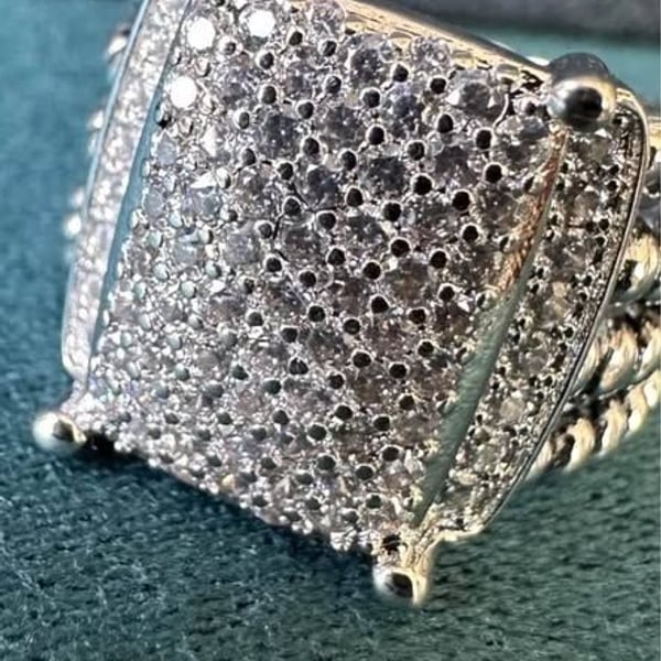 Ladies, David Yurman wheaton ring 16 mm x 22 mm.