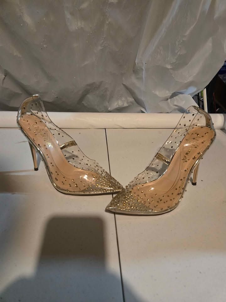Sz 7.5 Liliana gold and clear pumps 2
