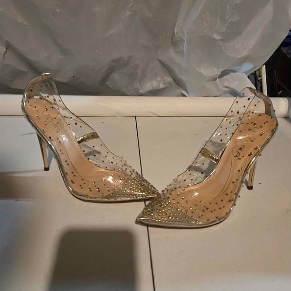 Sz 7.5 Liliana gold and clear pumps