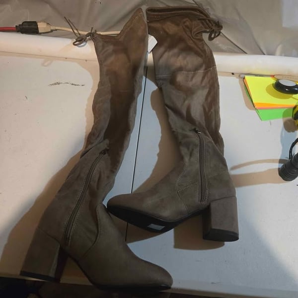 Women's Sz 7.5 Rouge knee high suede boots