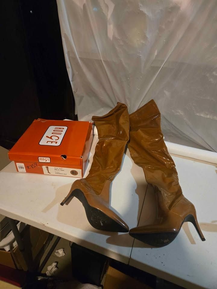 Women's sz 8.5 knee high Rouge boots 2