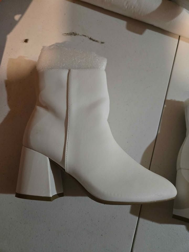 Rouge ankle high boots Sz 7.5 7