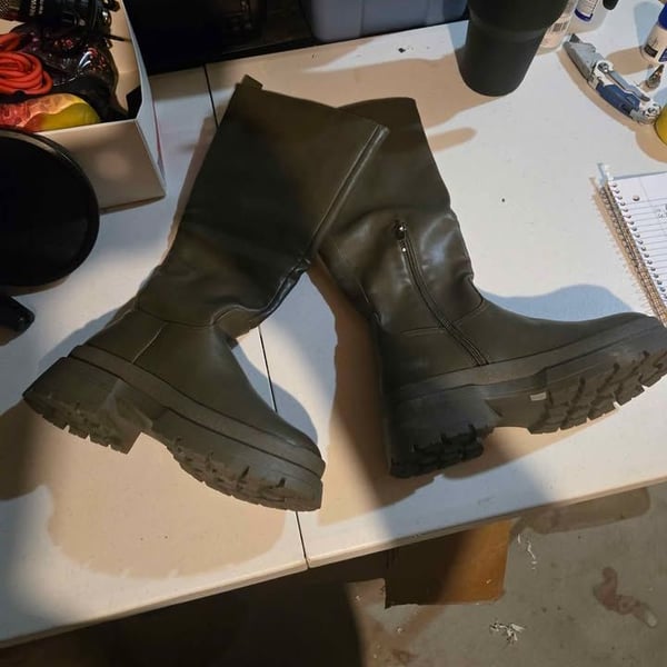 Sz 7 Liliana calf high gray boots