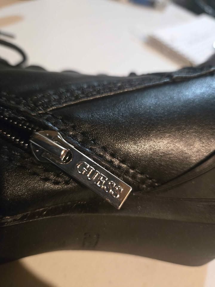 Sz 9 M Guess boots 7