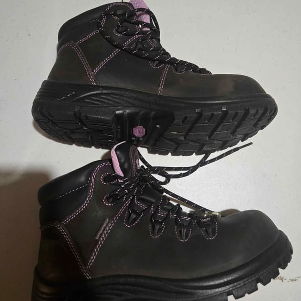 Avenger women's work boots SZ 7