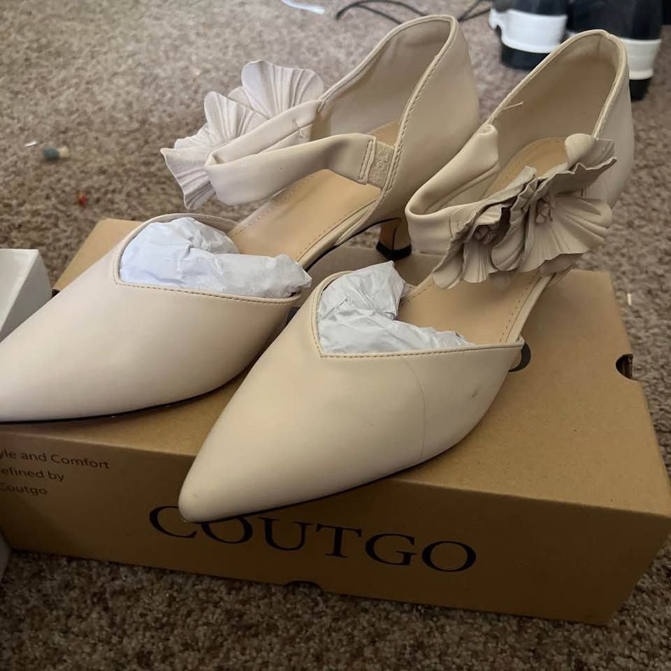 Coutgo Pointed Toe Ruffle Kitten Heels 1