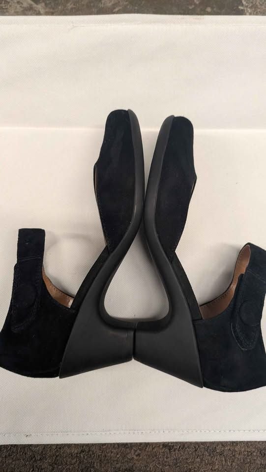Easy Spirit Clarice Mary Jane Heels Black Suede Pumps NWOT Size 6 4