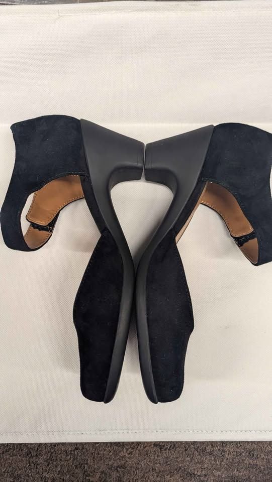 Easy Spirit Clarice Mary Jane Heels Black Suede Pumps NWOT Size 6 5