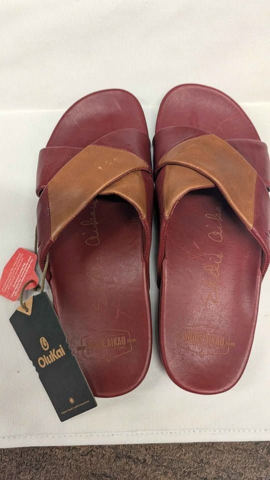 NEW OluKai Kipe’a ‘Olu Eddie Aikau Big Wave Invitational Leather Slides. NWT. 2
