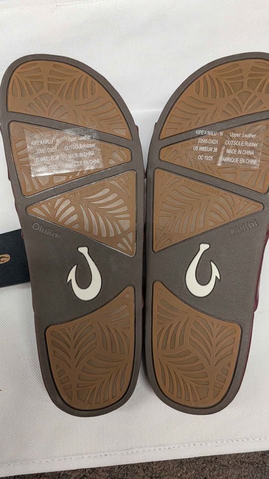NEW OluKai Kipe’a ‘Olu Eddie Aikau Big Wave Invitational Leather Slides. NWT. 3