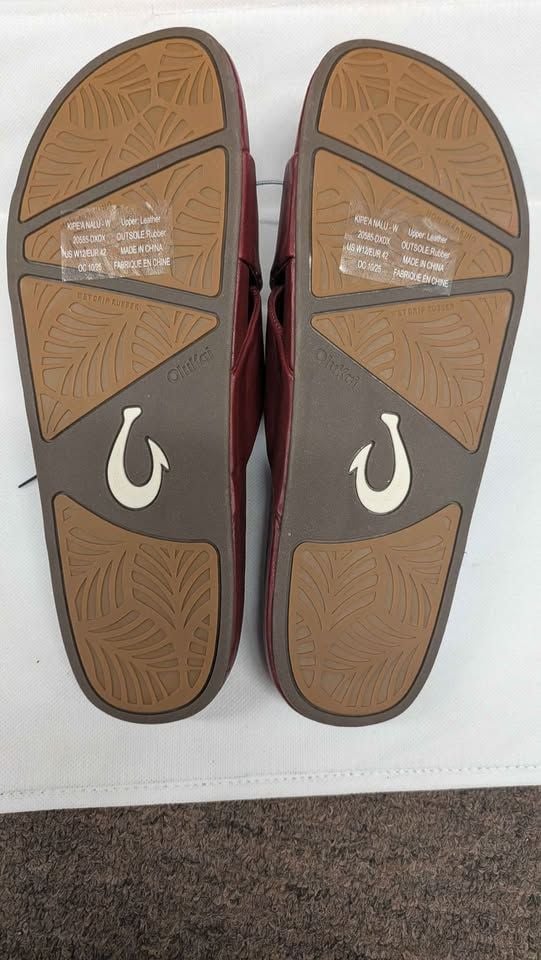 NEW OluKai Kipe’a ‘Olu Eddie Aikau Big Wave Invitational Leather Slides. NWT. 5