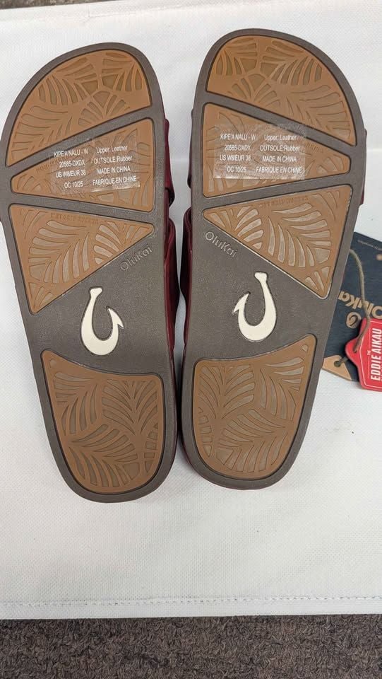 NEW OluKai Kipe’a ‘Olu Eddie Aikau Big Wave Invitational Leather Slides. NWT. 7