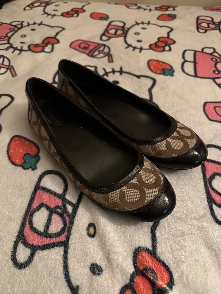 Size 9 Coach Signature C Brown Patent Leather Trim Ballet Flats 2