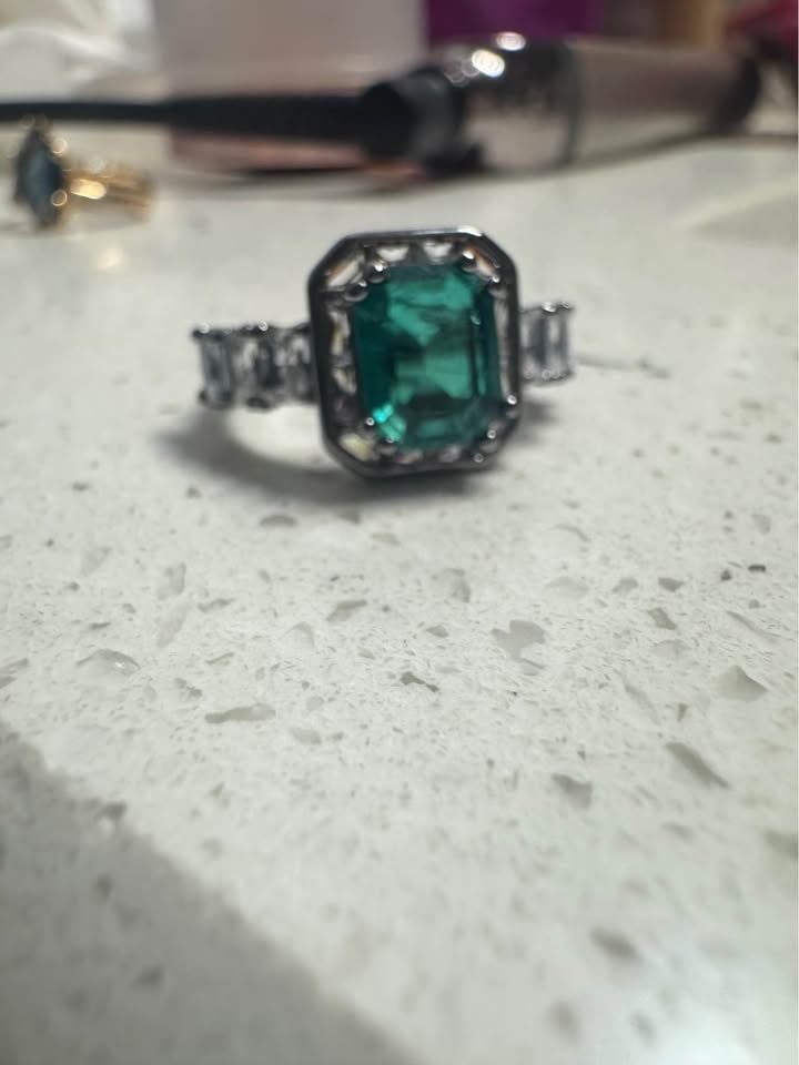 Emerald stone Rodium plated ring sz 8 2