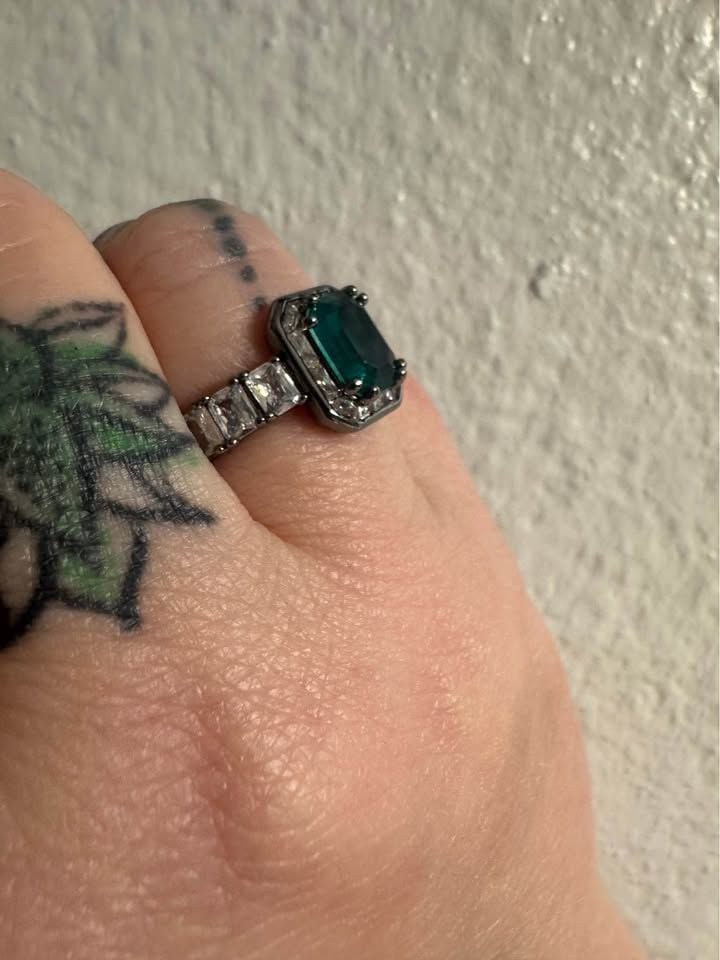 Emerald stone Rodium plated ring sz 8 3