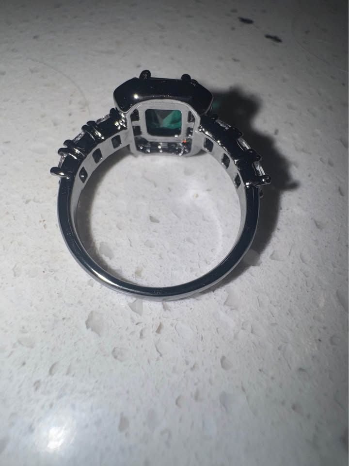 Emerald stone Rodium plated ring sz 8 5