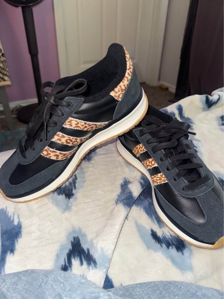 New! Adidas W8 2