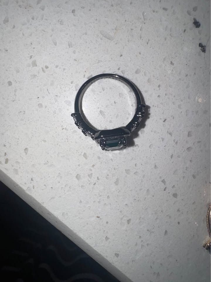 Emerald stone Rodium plated ring sz 8 6