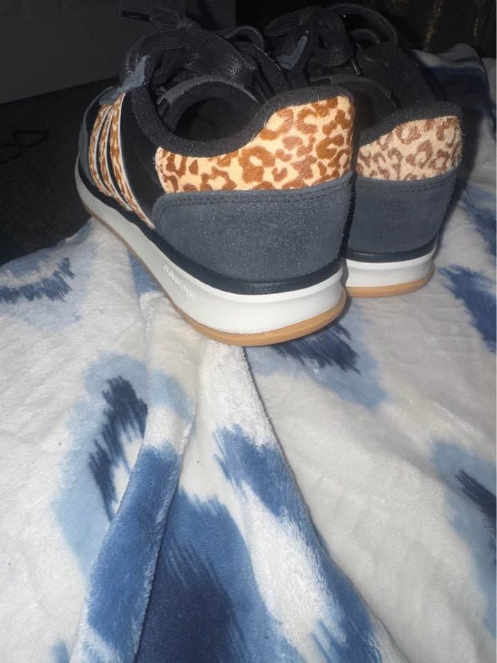 New! Adidas W8 4