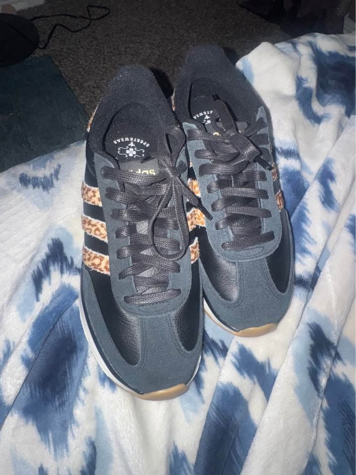 New! Adidas W8 6