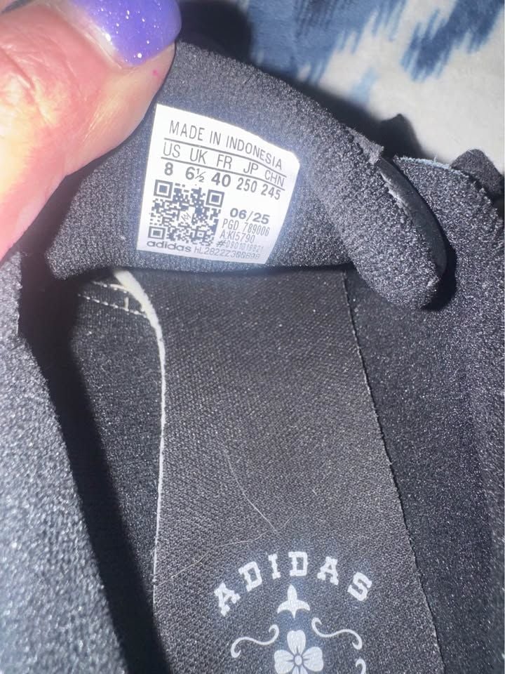 New! Adidas W8 9