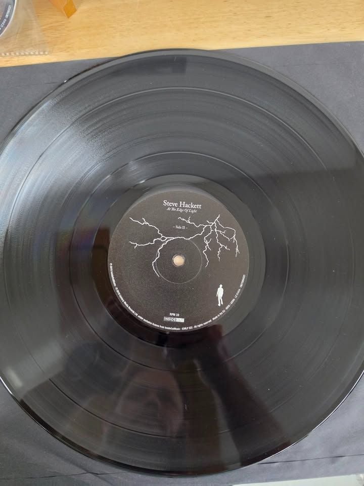 Steve Hackett – At the Edge of Light – 2LP + CD Vinyl Set 4