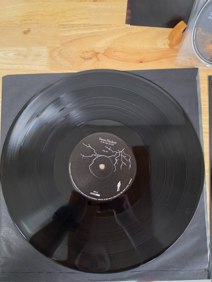 Steve Hackett – At the Edge of Light – 2LP + CD Vinyl Set 5