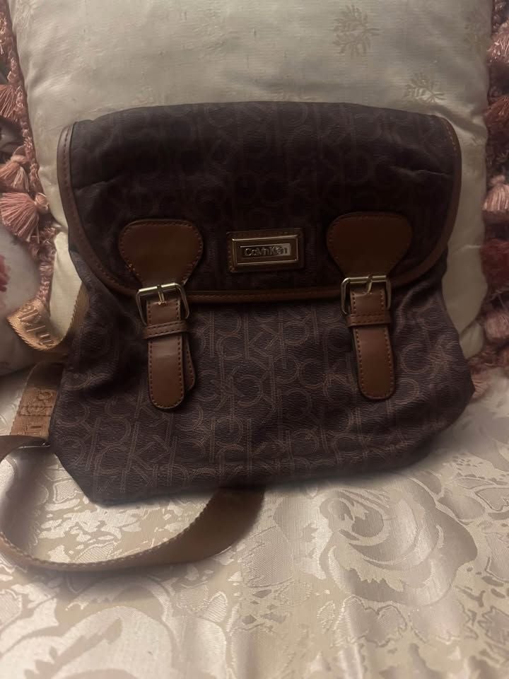 Calvin Klein Signature Monogram Shoulder Bag ā Brown & Tan ā Gold Hardware 2