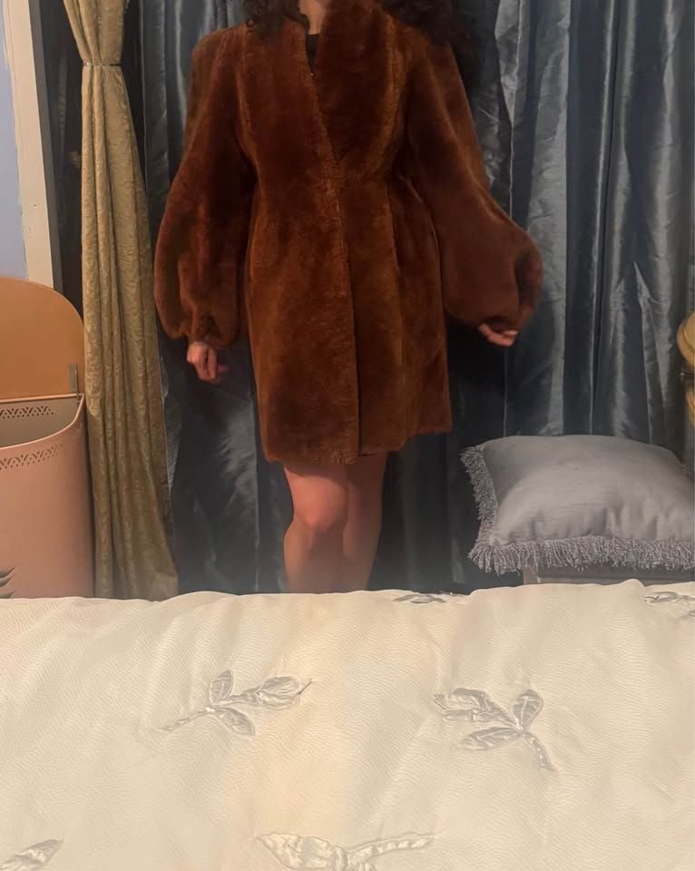 Vintage Chocolate Brown Faux Fur Coat – Gorgeous Oversized Collar – Glamorous Retro Style 3