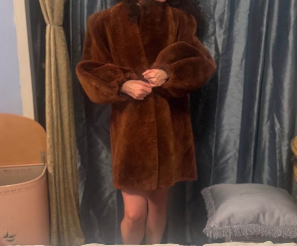 Vintage Chocolate Brown Faux Fur Coat – Gorgeous Oversized Collar – Glamorous Retro Style 4